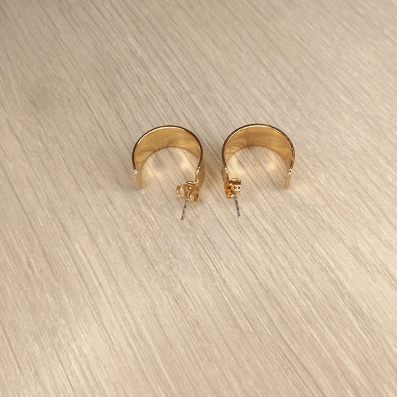a new day Gold Hoop Earrings EUC - Picture 2 of 5